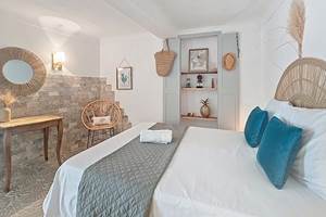 Décoration bohème chic, mêlant matières douces et couleurs inspirantes.