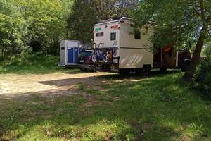 emplacement parking ombragé pour gros camping car sans raccordement