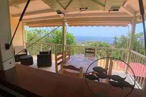 VUE DE LA CUISINE - TERRASSE ET VUE MER