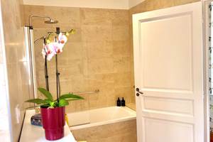 gite-deux-couronnes-chinon-salle de bain 2