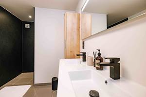 Salle de bain moderne du Gîte de Grise Pierre
