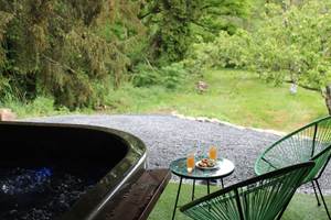 Collation offerte après une heure dans le bain nordique, sucrée ou salé suivant vos goûts et toujours à base de produits locaux ardennais