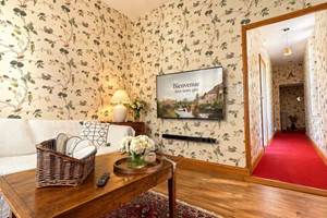 gite-deux-couronnes-chinon-salon TV HD + Netflix C+