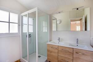 Salle de bains du pavillon annexe