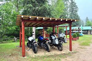 Abri couvert pour moto - Domaine le Bostonnais Mauricie