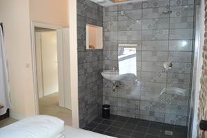 chambre 4 douche 2