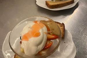 Salade de fruits, chantilly, coulis de fraises