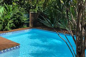 Detente-sous-les--tropiques-piscine-des-gites-l-or-des-caraibes