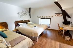 Chambre Kaolin vs lit de couple et lit simple avec sdb wc