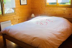 Chambre parentale avec un lit de 160x200
