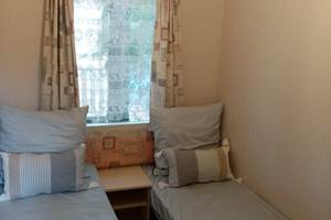 camping-la-perle-creuse-MH 4 personnes-Louisiane-chambre lits simples