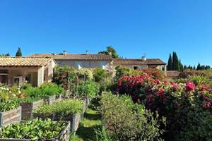 terrasse sur le jardin en permaculture