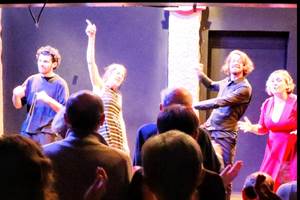 caféthéâtres-lyon-amis-famille-charly-location-rhônealpes