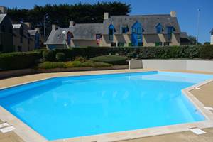 Domaine de la Varde - Piscine (ouverte du 15 juin au 15 septembre).