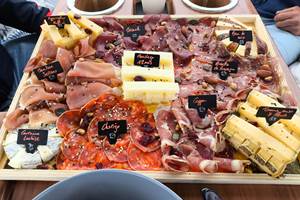 plateau-fromage-charcuterie-bateau-amis-privatisation-morbihan