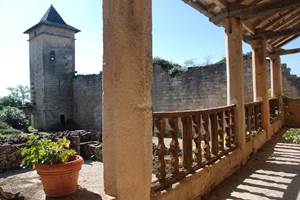 le-chateau-de-pervinquieres-exterieur