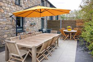 La terrasse ensoleillée pour de parfaits barbecues