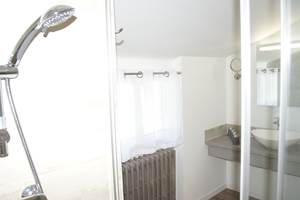 Hotel Alphée à Barèges, Hautes-Pyrénées - Salle de douche chambre familiale