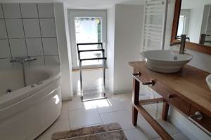 6P Etage salle de bain avec baignoire à remous - douche - double vasque
