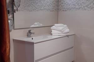 chambre l'R de Rien, espace sanitaire - lavabo avec meuble lavabo, rénovation juin 2021