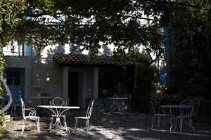 Terrasse sous la vigne FullSizeRender