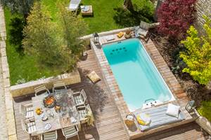 Piscine (bassin de nage à contre courant) et terrasse