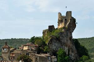 Château médiéval de pennes dans les Gorges de l'Aveyron