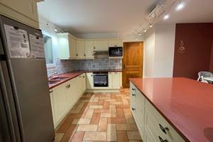 Grande-cuisine-repas-convivuax-maison-vacances-baden-morbihan