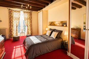 gite-deux-couronnes-chinon-chambre lit double