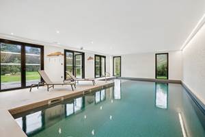 hotel-spa-arradon-piscine-interieure-chauffee