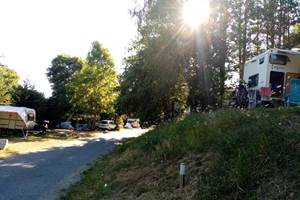 camping-la-perle-creuse-emplacements nus2