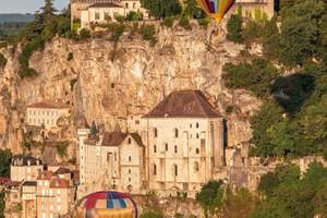 Décollage de montgolfieres à  Rocamadour Lot Tourisme - Teddy Verneuil