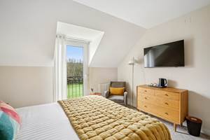 chambre-superieure-hotel-arradon-vue-jardin