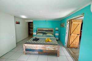 Espace nuit avec ouverture vers le séjour (à gauche)