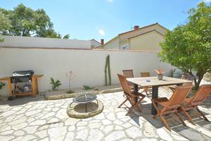 villa-les-salines-flamant-location-appartement-maison-vacances-grau-du-roi-jardin-proche-plage