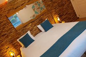 Chambre 1: Un lit double ou 2 lits simples + 1 lit bb.