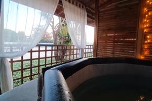 Gîtes, chambre d'hôtes et table d'hôtes gastronomique à Casteljaloux Lot et Garonne, piscine, jacuzzi et spa