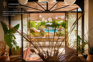 Depuis la suite de l'Orangerie, la piscine comme horizon