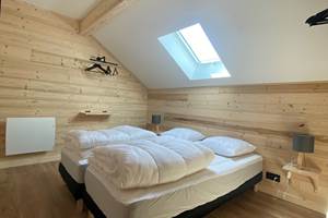 Chambre avec deux lits simple