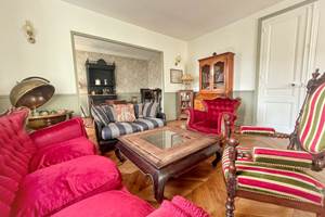 La Maison Voyage 41 - salon meubles chinés parquet pointe de hongrie