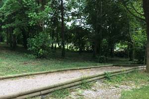 Le terrain de petanque