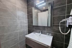 salle de bain douche hôtel Ambeille