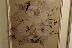 Dessin sur la porte de la chambre et le porte clés.