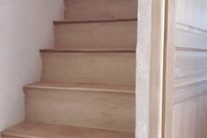 escalier du sous sol au 1er etage