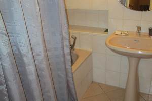 Gite des Oliviers Valros - salle de bain baignoire 4