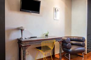 Loge de Mer - Lodge Urbain a Perpignan - Chambre Terre - Bureau