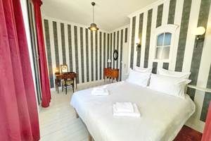 La Maison Voyage 41 - vue ensemble chambre deux personnes - Suite Familiale Magie