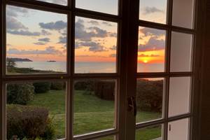 vue sur le lever de soleil de la pièce à vivre