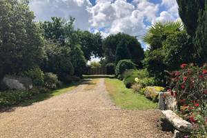 gîte de kergavan - jardin vers le gite