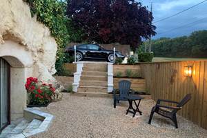 Le parking privé & la cour